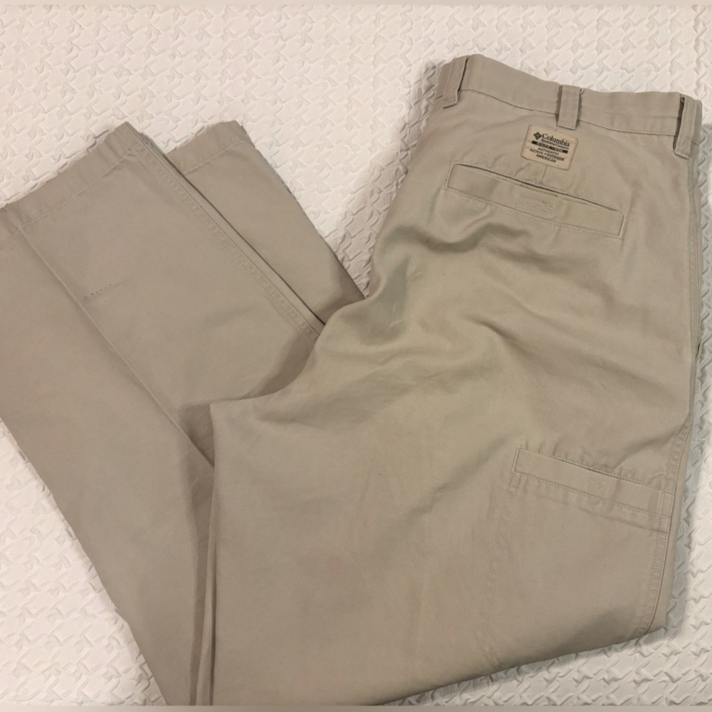 Men’s size 36 Columbia Sportswear Company dress slacks. 
ACTIVE American pants